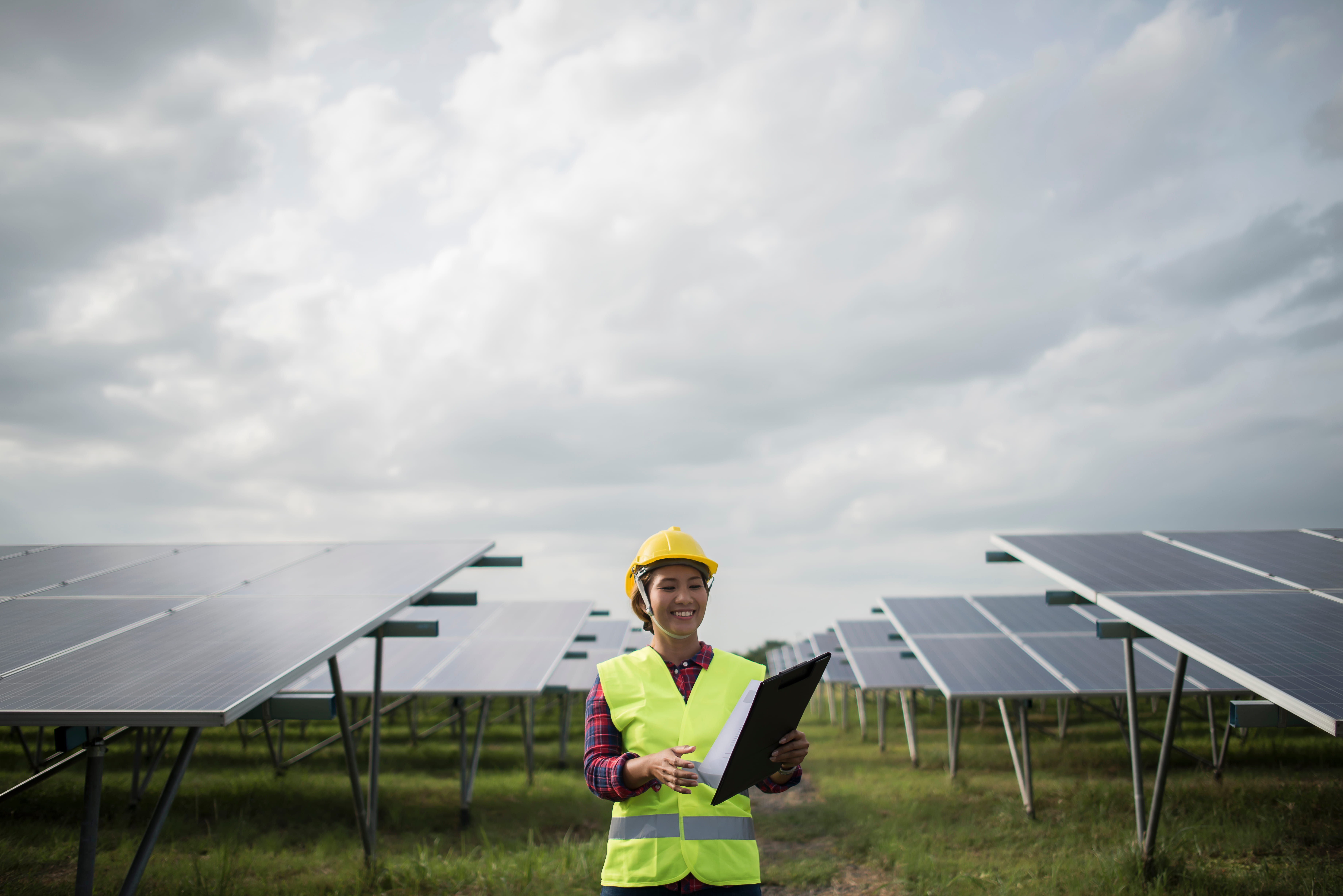 How Solar Energy Solutions Help Businesses and Homes Save Energy and Reduce Costs